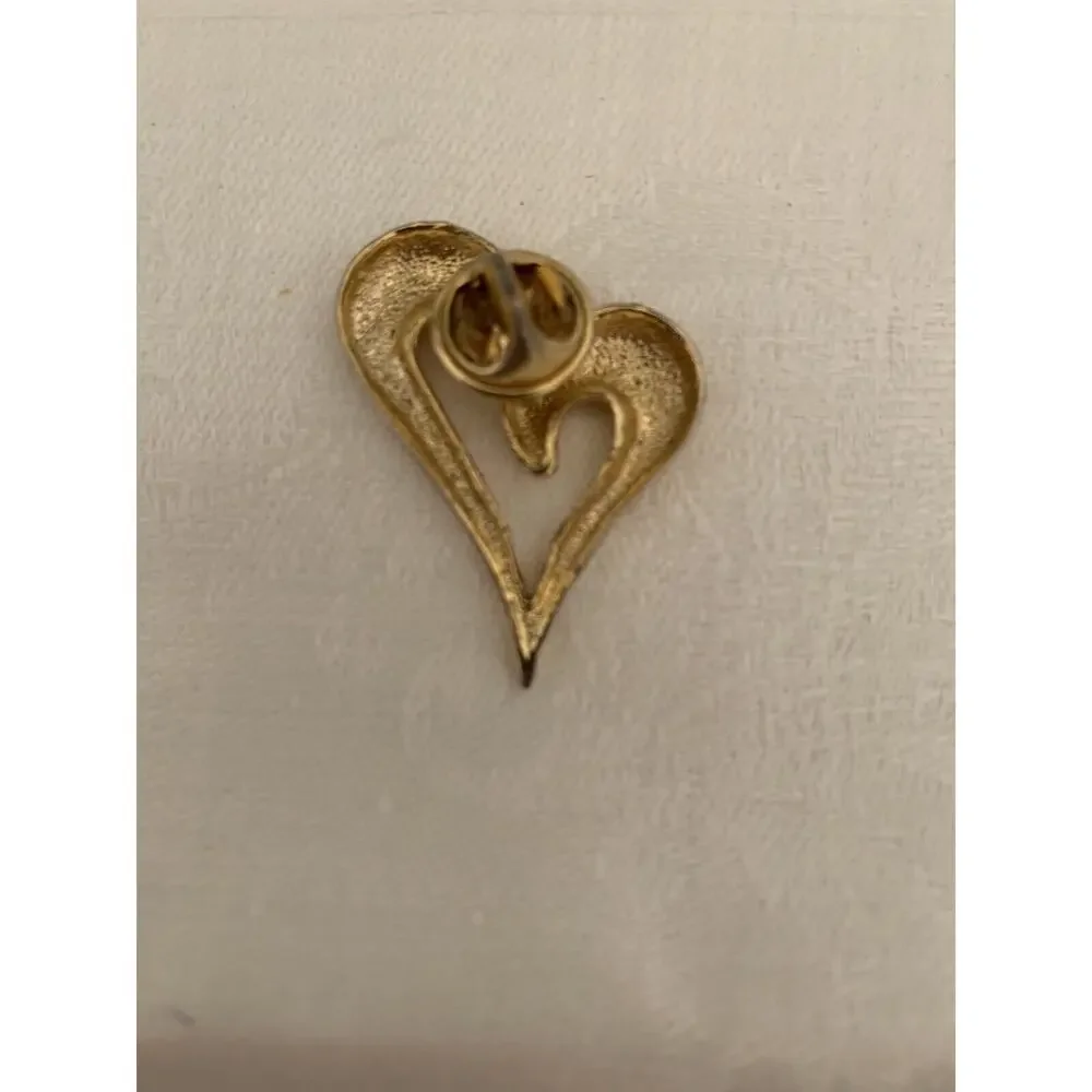 Vintage Goldtone Brooch Pinback Heart Shape 1 3/8" Estate Found Pin - Picture 5 of 5